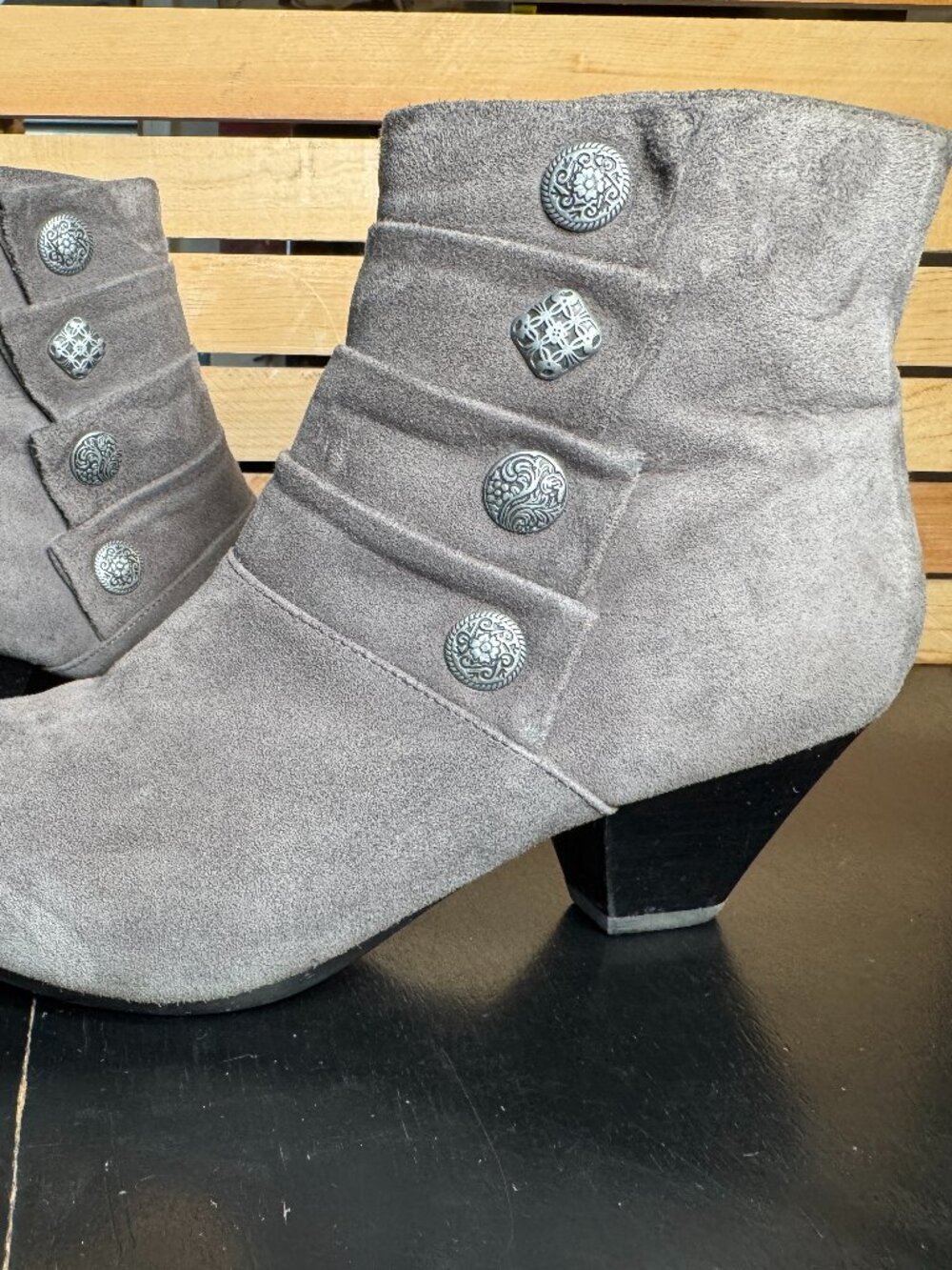 Dansko Baker Ankle Boot 39, Gray Suede with Buttons